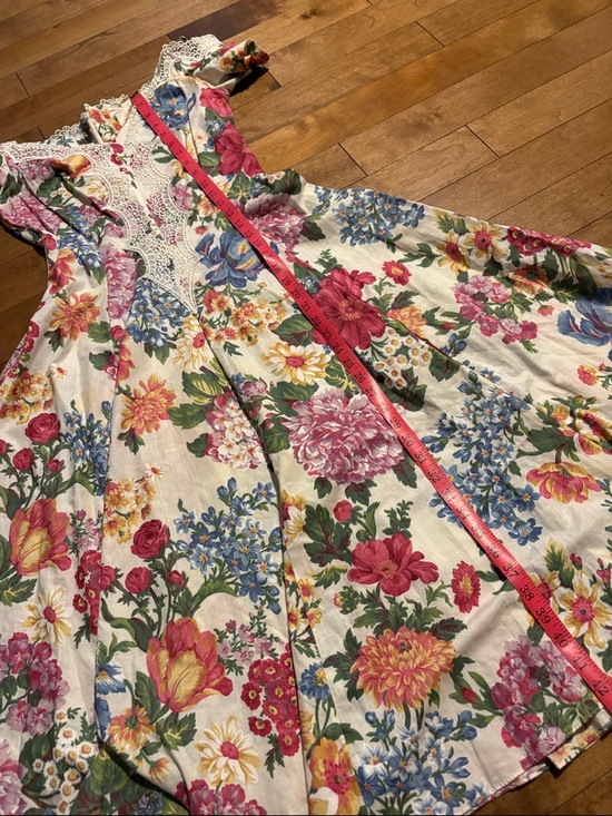 Vintage Floral Lace-Trim Midi Dress in Multi-Color - Picture 7 of 7